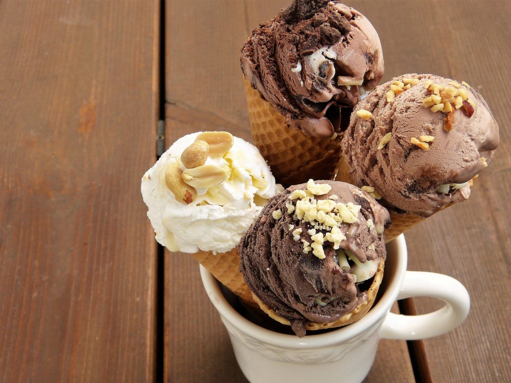 Low carb Schokoladen Eis | zuckerfreie Nicecream ohne Eismaschine