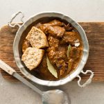 Würziges Hirsch Gulasch mit low carb Knödel