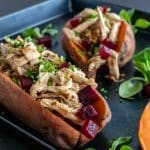 Gefüllte Süßkartoffel mit Pulled Chicken & Roter Bete
