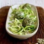 Gurken Nudel Salat mit Ziegenkäse Kräuter Bällchen