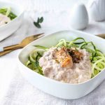 Zoodels mit Lachs-Sauerrahm Sauce