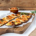 Low carb Flammkuchen mit Karotten & Walnüssen