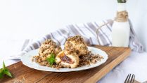 Low carb Topfen Knödel gefüllt mit Marillen & Schokolade