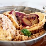 Zwetschgen Topfen Knödel mit Haselnuss Brösel