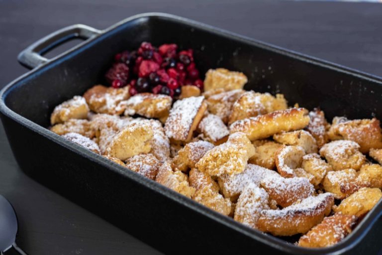 Low carb Kaiserschmarrn aus dem Ofen (zuckerfrei & glutenfrei) Low carb Kaiserschmarrn aus dem Ofen (zuckerfrei & glutenfrei)