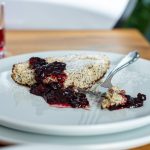 Low carb Mohn Topfen Auflauf mit Beerenröster