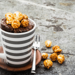 Low carb Schoko Tassenkuchen | 2 Minuten Blitz-Dessert