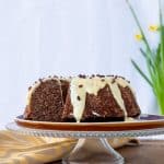 Low carb Gugelhupf mit weißer Schokoladen Glasur