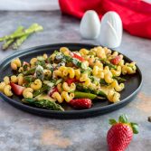 Low carb Spargel Nudeln Pfanne mit Sauce Hollandaise & Erdbeeren