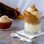 Low carb Dalgona Kaffee mit salted caramel Eis