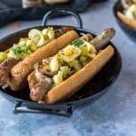 Low carb Hotdog mit Lammbratwürstel, Sauerkraut & Senf