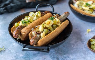 Low carb Hotdog mit Lammbratwürstel, Sauerkraut & Senf