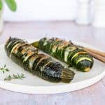 Hasselback Zucchini mit Mozzarella Füllung