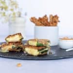 Low carb Zucchini Cordon Bleu mit Kohlrabi Pommes & Erdnuss-Dip