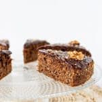 Low carb Zucchini Kuchen mit Schokoladen Glasur