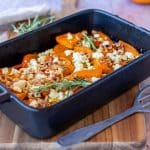 Gerösteter Kürbis mit Feta und Haselnüssen