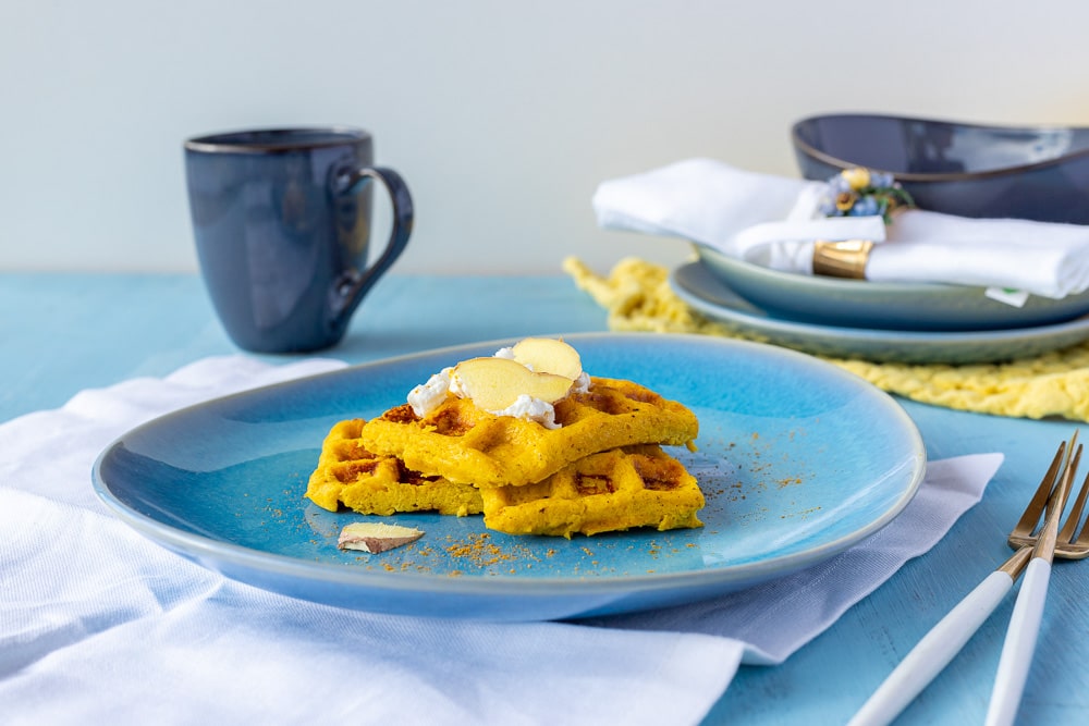 Low carb Kürbis Käse Waffeln mit Kurkuma und Ingwer