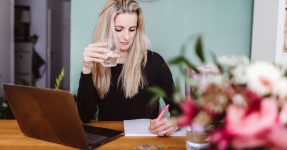 Fit im Homeoffice: 10 Tipps für Körper & Geist