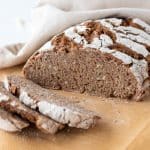 Roggen Sauerteig Brot mit Saaten
