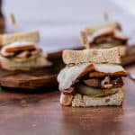 Gegrilltes Steak Sandwich mit Süßkartoffel und Kren Sauce