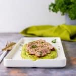 Thunfisch Steak mit Sesam Panade auf Erbsen Wasabi Püree