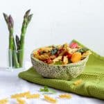 Low carb Nudel Bowl mit Spargel und Melone