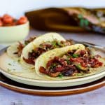 Schnelle low carb Fajitas mit veganer Käse Sauce