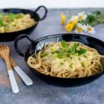 Vollkorn Pasta Alfredo mit veganer Sauce