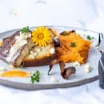 Knuspriges Tofu Steak mit Karotten Sesam Stampf (vegan)