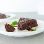 Saftigster low carb Schokoladen Kuchen aus nur 4 Zutaten (zuckerfrei & glutenfrei)