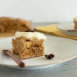 Zuckerfreie Kürbis Zimtschnecken mit Frischkäse-Frosting