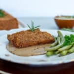 Veganer Braten mit Fisolen und Bratensauce