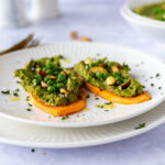 Süßkartoffel Toasts mit Erbsen-Pistazien Aufstrich (low carb & glutenfrei)