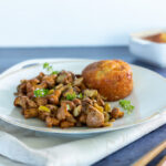 Schwammerl Gulasch mit Käse Soufflé (low carb & glutenfrei)