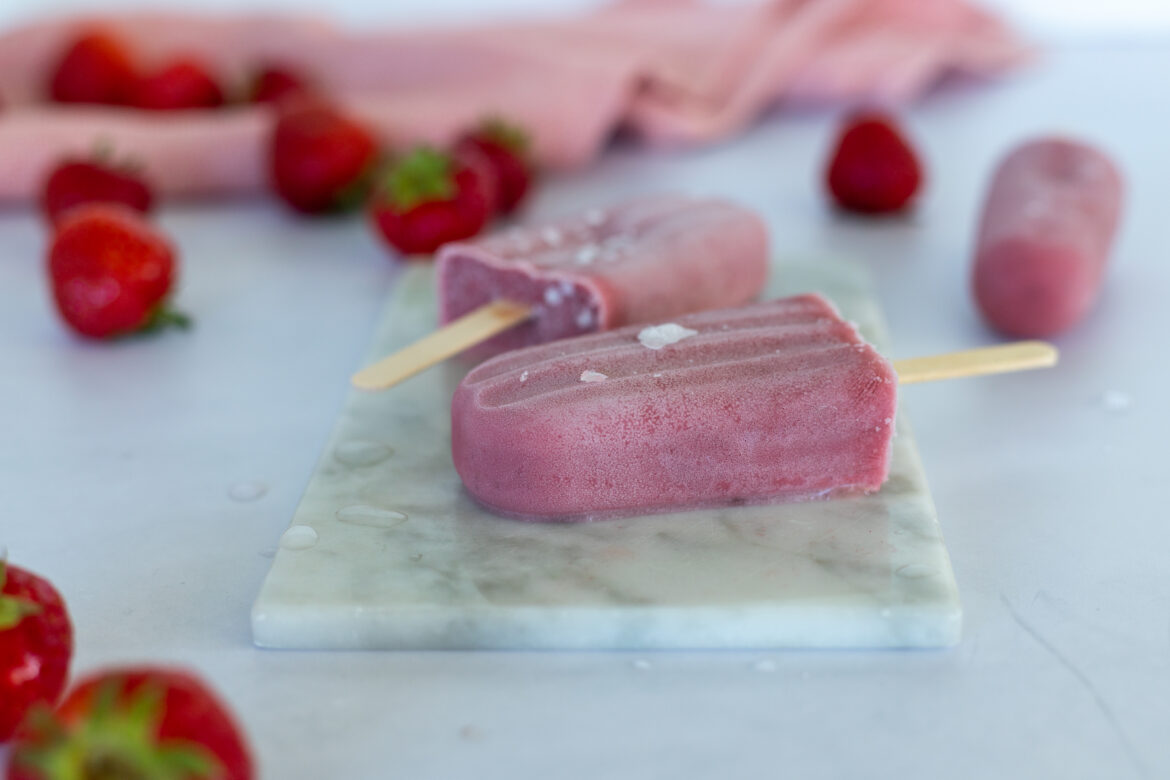 Zuckerfreies Beeren Eis am Stiel