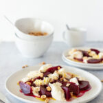Rote Bete Mozzarella Salat mit Haselnüssen