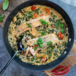 Schnelle Sahne Lachs Pfanne mit Spinat und Tomaten (low carb & glutenfrei)