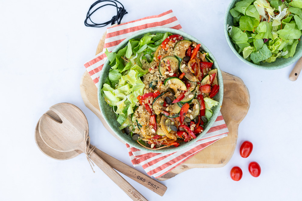 Meal Prep Salad Bowl (Quinoa, Gemüse, Nüsse, Salat) BORA