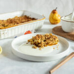 Low carb Birnen-Kürbis-Crumble mit Zitronenjoghurt (zuckerfrei, glutenfrei)