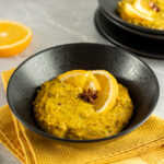 Antientzündlicher Kurkuma-Orangen-Porridge (zuckerfrei, glutenfrei, vegan, low carb)