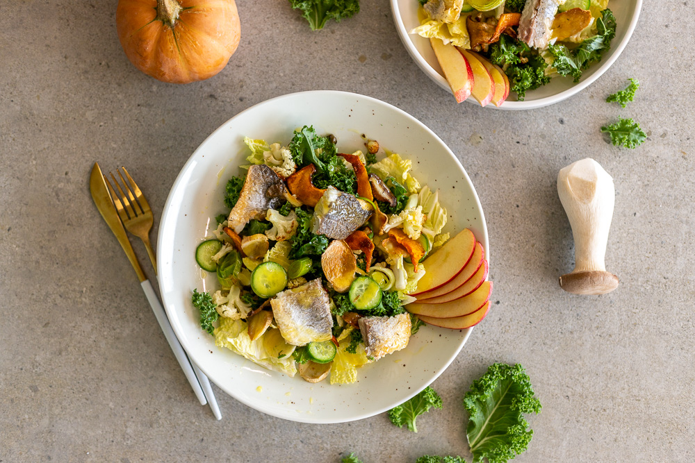 Herbstsalat mit Röstgemüse und Fisch